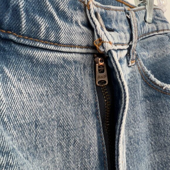 Abercrombie & Fitch The 90’s Skinny High Rise Distressed Jeans Women’s Size 29 - Picture 4 of 10